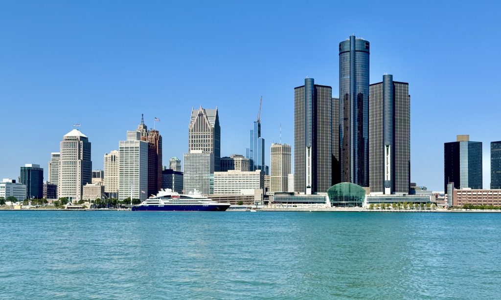 Vận tải đường hàng không từ Michigan về Hà Nội