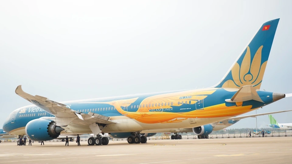Vietnam Airlines ra mắt gói sản phẩm biểu tượng "Vàng Son 30" và "Glory 30" Vietnam Airlines ra mắt gói sản phẩm biểu tượng "Vàng Son 30" và "Glory 30"