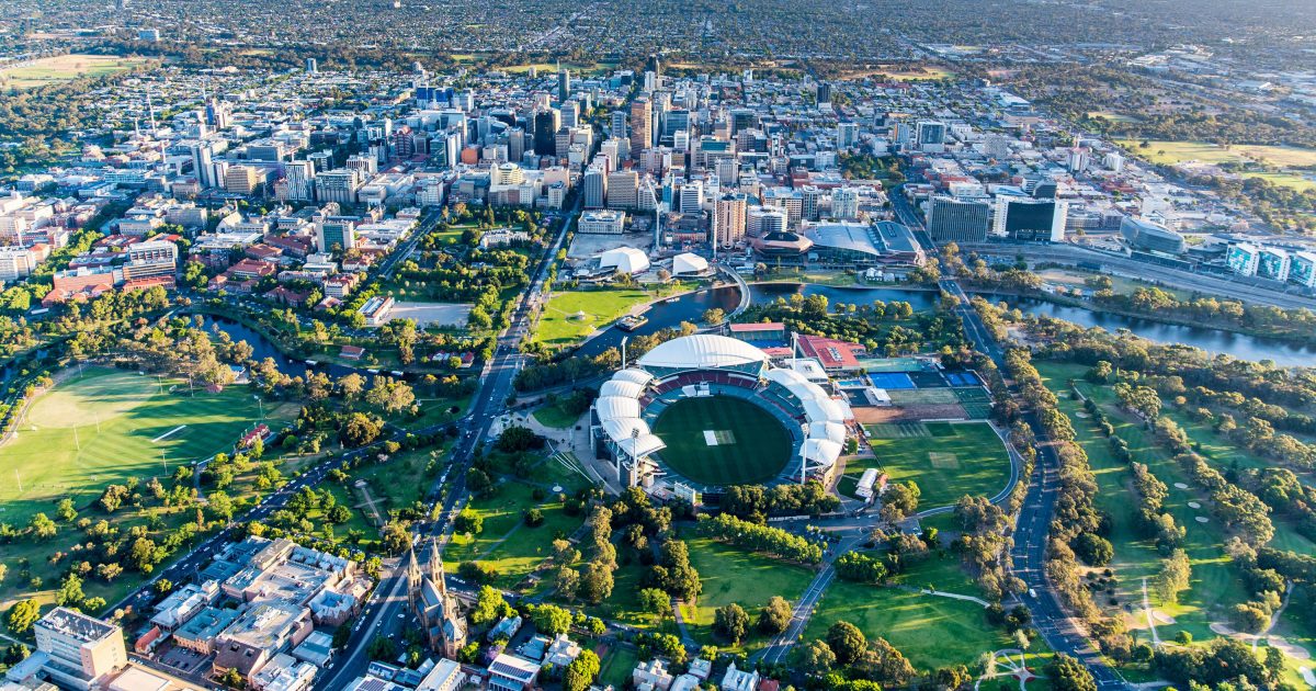 Vận tải hàng không từ Adelaide về Thành phố Hồ Chí Minh