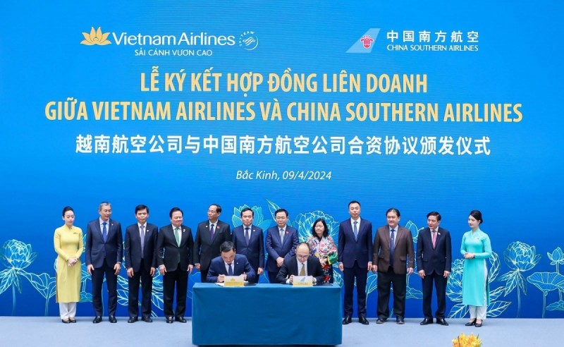Vietnam Airlines và China Southern Airlines mở 'trục bay chiến lược' Việt - Trung Vietnam Airlines và China Southern Airlines mở 'trục bay chiến lược' Việt - Trung