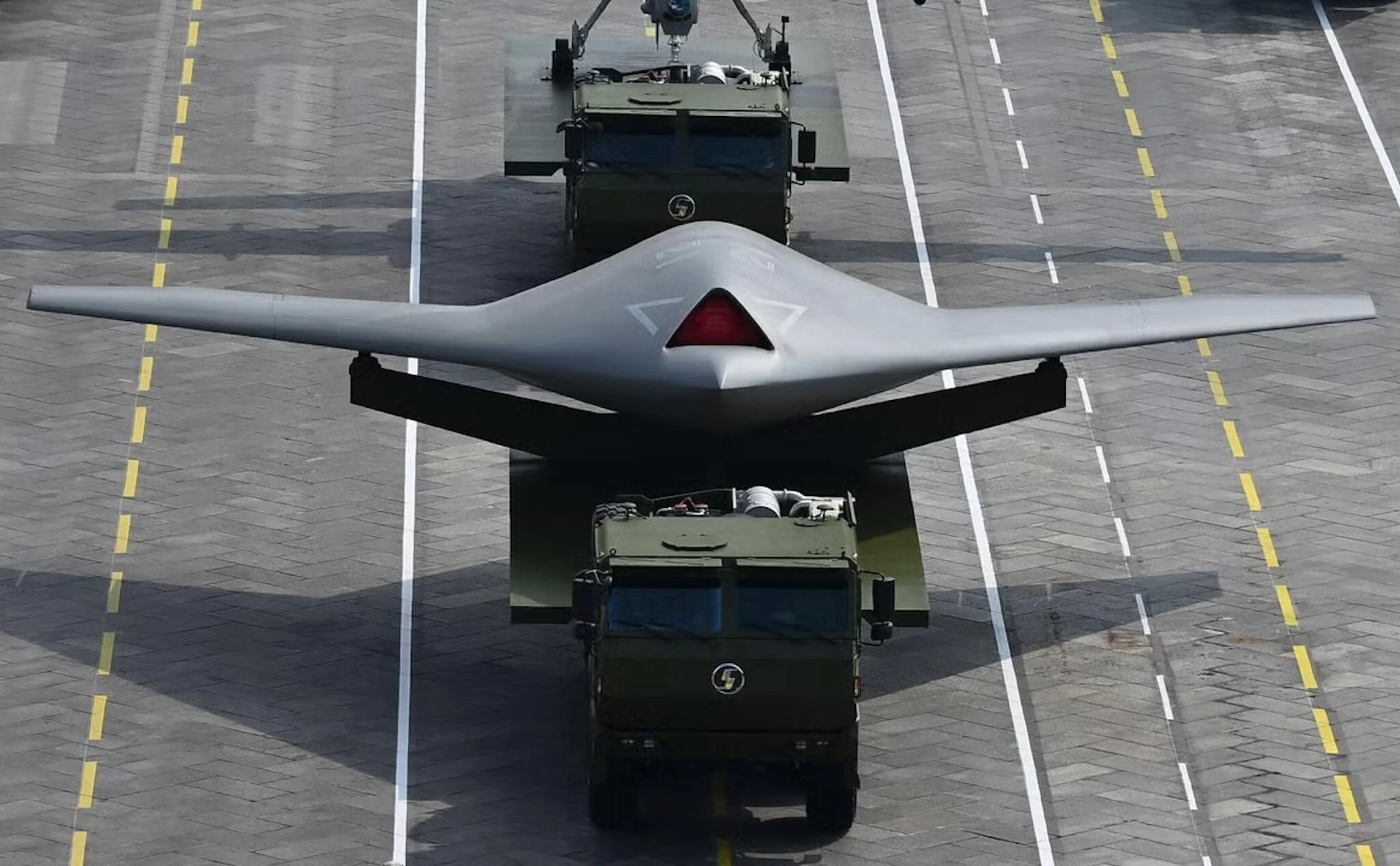 UAV Trung Quốc Bay 24 Giờ Liên Tục Tầm Hoạt Động 3000 KM